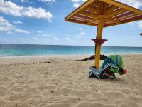 Charming beach front condo, Freeport ,Coral Beach, with AC/WiFi, salon/spa, pool