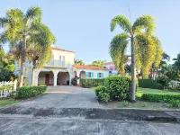 4-bedroom villa in enchanting Lance aux Epines with AC, WiFi - Villas