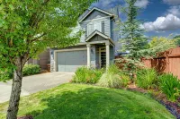 Retro Arcade Paradise! 4Br Luxury Home, Hot Tub, Sauna, Putting Green & Fire Pit - 4-Star
