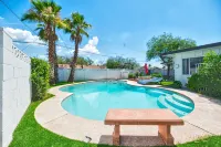 New House! Near Old Town Scottsdale, ASU, Spring Training, and Downtown Phoenix! - สระว่ายน้ำส่วนตัว