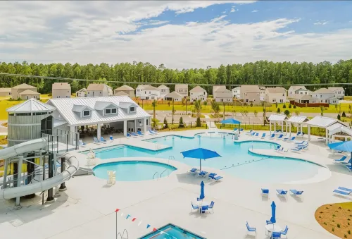 Spacious 5-bedroom house in welcoming Summerville with WiFi, AC