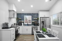 Charming 2-bedroom house in lovely Lodi with WiFi, AC