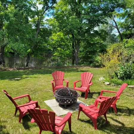 Prince Edward County Pond-Side Getaway! Family-friendly private oasis!