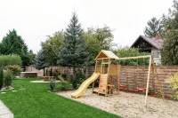4-bedroom house in marvelous Balatonakarattya with pool, jacuzzi and sauna. - 4 星級