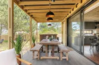 Modern House near the Beach - Homestays