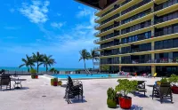 Sunset Beach Oasis: Panoramic Gulf Views, Dual Suites, Sleeps 6, Huge Balcony! - Private Pools