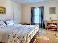 Immaculate Cottage in the Historic District. Quiet street, large fenced yard. فنادق في واشنطن