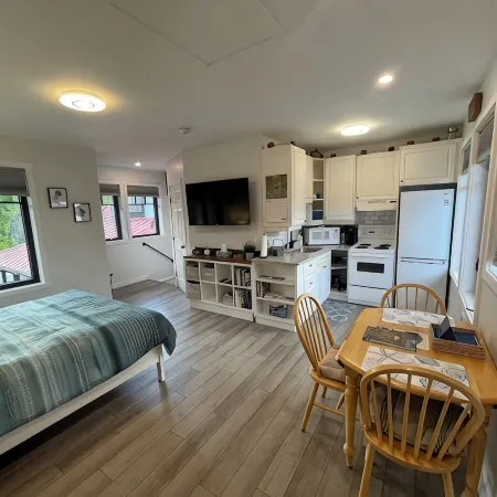 Gorgeous Ocean View Studio Suite at The Cottage at the Cove Telegraph Cove