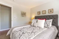 FLY AWAY HOME- Family Events, Famous Skiing, 2 story fully furnished house!