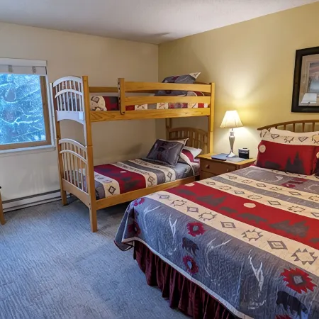 Remodeled Condo w/ FREE WiFi, Parking, Heated Pool, Hot Tubs, Skier Shuttles