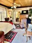BoisD’Arc Bungalow and Suites - private Studio Type Suite - queen bed - 4성급