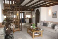 Lovely Waterfront Cottage With Stunning sea Views and log Fire - Homestays