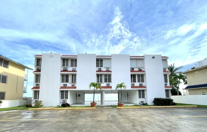 Guest Favorite • Beachfront Luquillo Condo • Walk to Kioskos & El Yunque