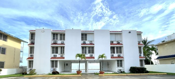 Guest Favorite • Beachfront Luquillo Condo • Walk to Kioskos & El Yunque Hotels in Luquillo