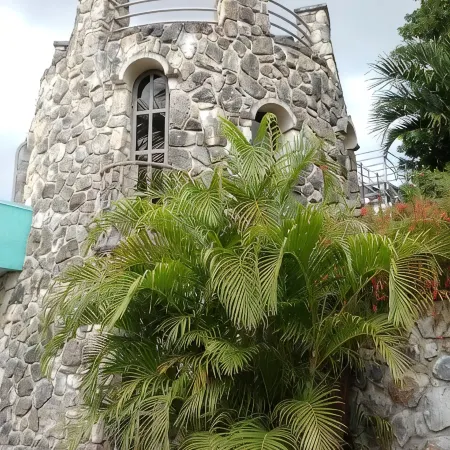 2 bedroom apartment in mountain top villa with pool..