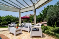 Spacious Villa with heated pool that becomes indoor