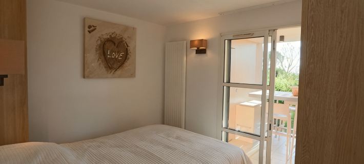 Cap Esterel T2  Air CO, Sea View, Ground Floor, Terrace, Garden & Parking 聖拉斐爾住宿飯店
