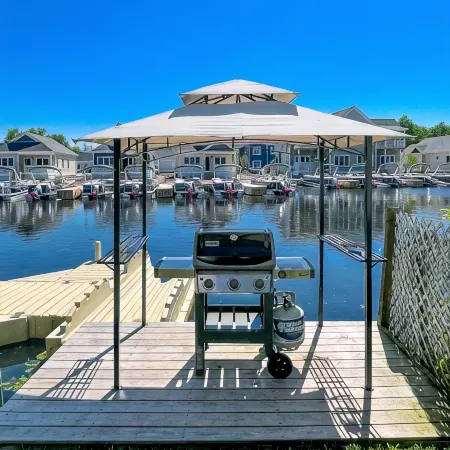 Kayak Shack: Waterfront, 2nd Floor, Boat Dock, in the Heart of Downtown