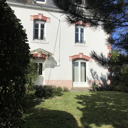 Beautiful family home - sleeps 10 - 3 min from the beach