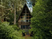 Spacious North Cascades Riverside A-Frame w/ Mt Baker Views - Dog-Friendly - 4 tähden
