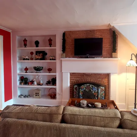 The Red Pump Inn~Est. 1812, One Bedroom Farmhouse