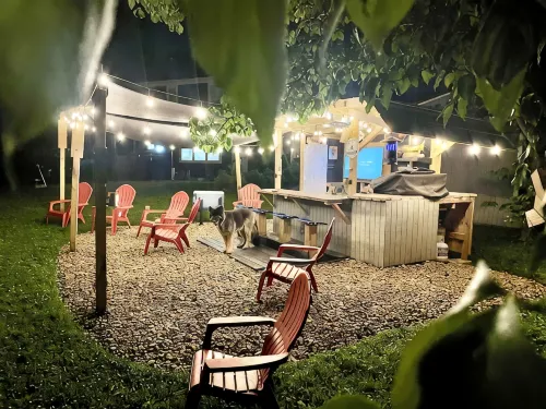 Relaxing Country Home, Huge Fenced Yard, Backyard Gazebo Bar , Grill & Hot Tub - 4-Star