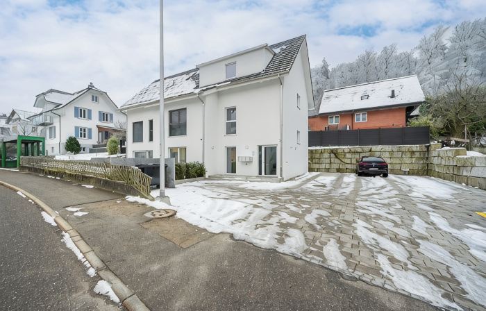 Schweizer Refugium | Smart Home, 1 GB, Erdgeschoss, 3 Min. zum Krankenhaus!