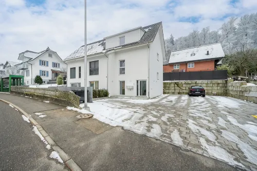 Schweizer Refugium | Smart Home, 1 GB, Erdgeschoss, 3 Min. zum Krankenhaus!