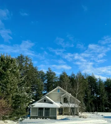 Luxury on the 3L chain sleeps 8+ at the Northernaire Resort's Premier Unit!