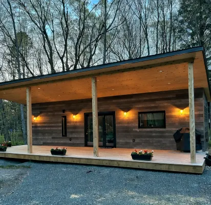 BRAND NEW - Intimate tiny cabin in Algoma! - Homestays