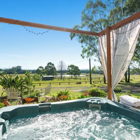 The Studio Retreat perfect for a quiet romantic break. Pet friendly, hot tub.