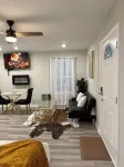 Mid-Town Cottage ~ Cozy Retreat