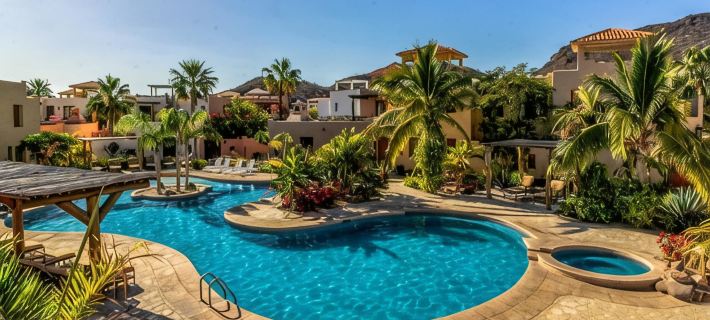 Comfort & inspiration in Loreto Bay... Beach, pool, cafes & beauty in few steps! Hotels in Loreto