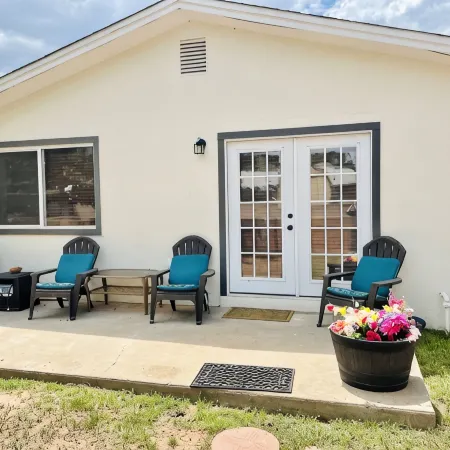Amazing and Cozy King-Queen Bed Suites w/RV Parking