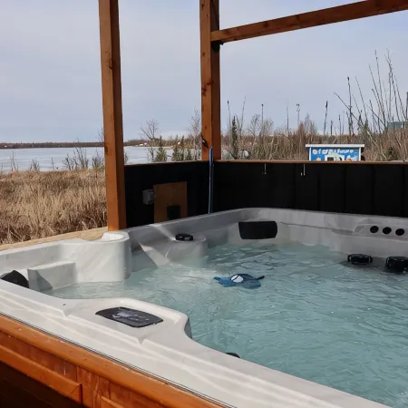 Lakeside Cabin 2 w/Hot Tub, Sauna & Watercraft Rentals