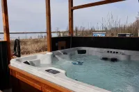 Lakeside Cabin 2 w/Hot Tub, Sauna & Watercraft Rentals