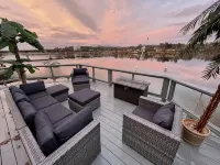 BEAUTIFUL LAKE HAMILTON COTTAGE - GREAT LOCATION, GREAT VIEWS - ADORABLE  3BD/3B - Wifi