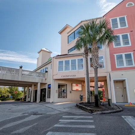 Charming King Suite Condo with Balcony – European Vibes for Your Beach Escape!