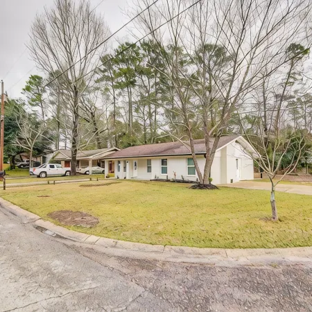 Modern home with 5 bedrooms 2.5 bathroom and 2 full kitchens.