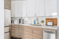 Comfortable and Trendy Design 1Br in Lincoln Square - Condos