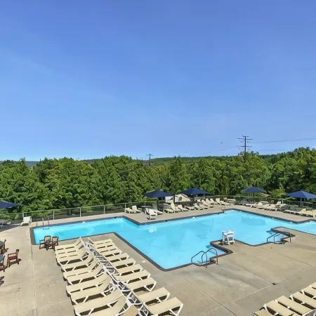 Modern Rustic Lodge! 2 min. walk to Ski Slopes, 6TVs, Linens, WiFi, A/C, Firepit