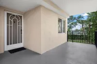2/2 Condo-5 Minute Walk to Beach - 4-Star