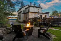 The Hensonville Honeypot - Hottub, Movie Theatre & Mountain Bikes!