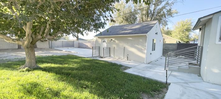 New 3 BR, Gated Parking, Sleep 8, Walk to BLVD Hotel di Lancaster