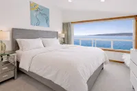 Beachfront, Water & Mountain Views, Epic Deck on Whidbey Island!