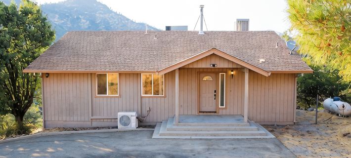Shasta Lake Beautiful House w/ Hot Tub, BBQ, Ping Pong & Foosball Table Hotels in Shasta County