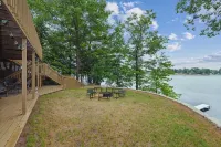 Amazing lake views for the perfect family getaway at the Lake Thirteen Retreat!