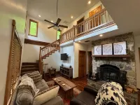 Tranquil Cardinal Hill Cabin- Perfect for Relaxation & Exploration. Pet Friendly - 4-Star