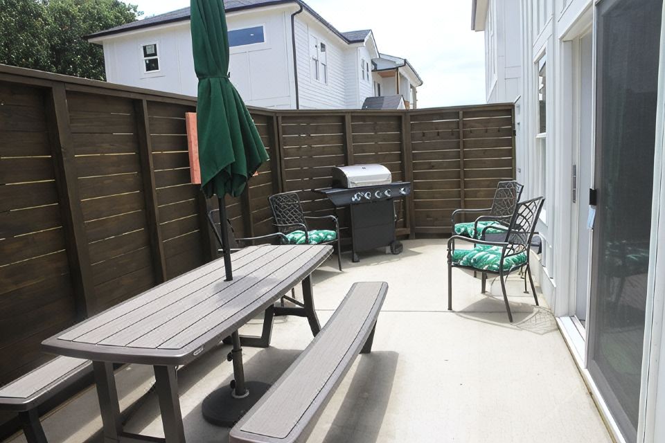 Photo 4 of 6