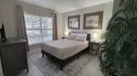 Magnificent Lake View - Spacious 5-bdrm Pool Home - Close to Disney - Balcony
